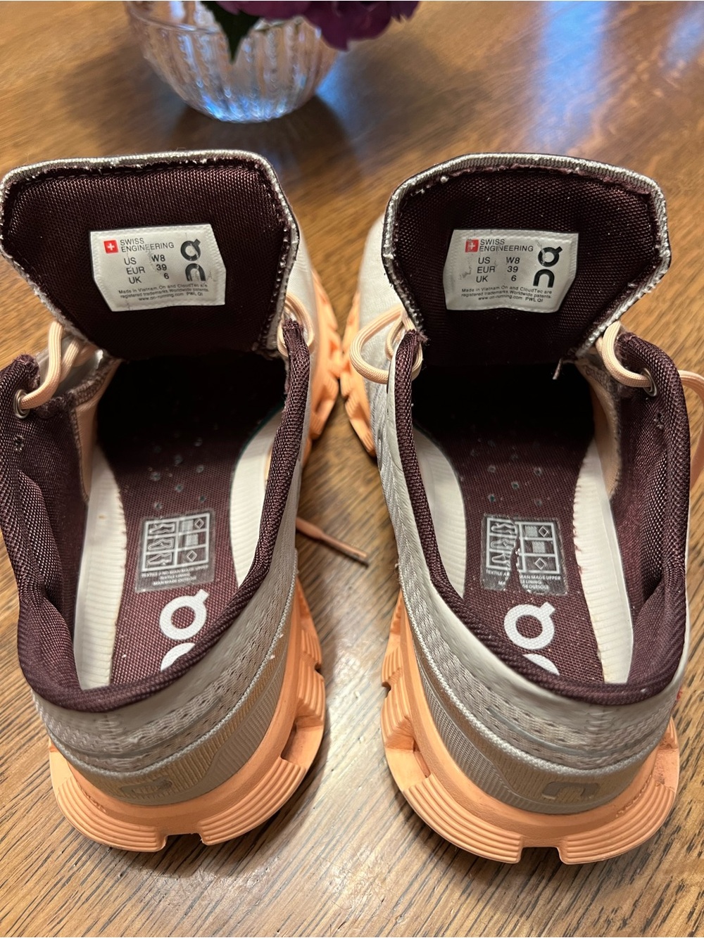 On Running Women's Lightweight Trainers in Light Gray and Peach - Picture 4 of 9